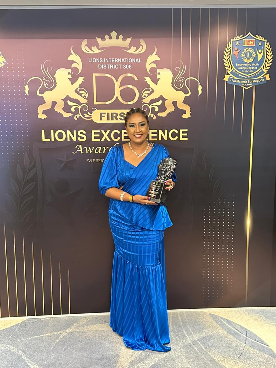 Lion Thushari Dissanayake PMAF holding an award at the Lions District 306D6 ceremony
