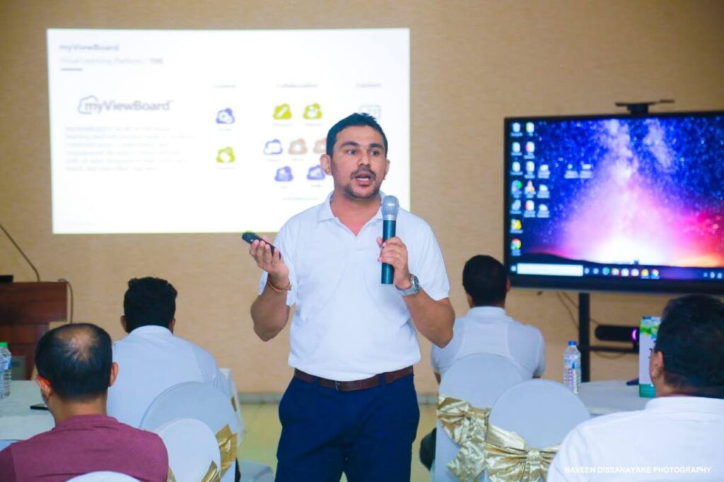 Ashok Balasundaram delivering Smart Board training to distributors and technical teams