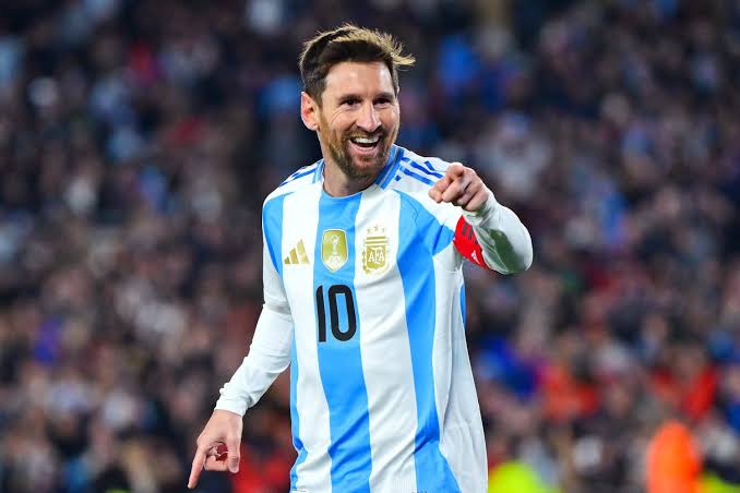 Lionel Messi lifting the World Cup trophy in Qatar
